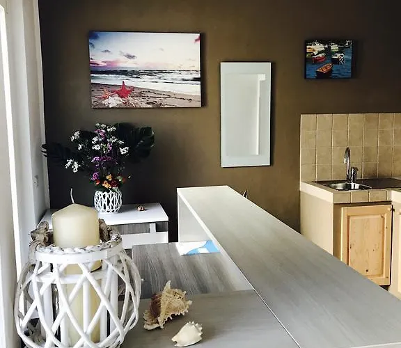 Eden Beach By Mario Guest house